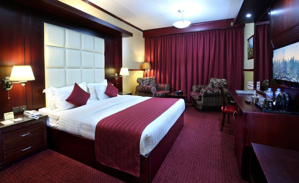 Guest room with bed and seating area