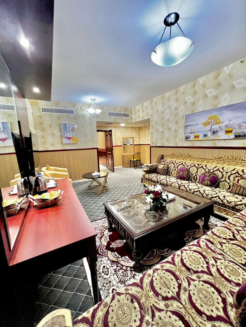The mirrored majlis lounge off the lobby